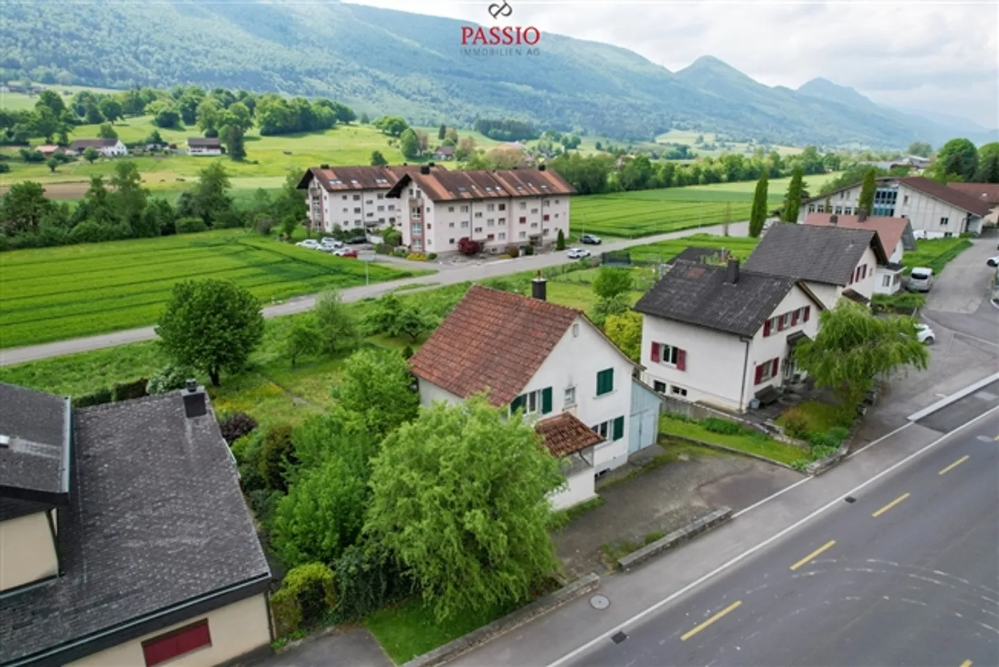 Terrain ensoleillé de 722m² avec maison individuelle existante - Photo 4 sur 8