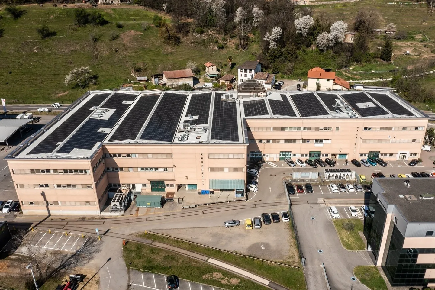 LUGANO NORD - FOR RENT 600SQM WAREHOUSE (ref. 030) - Photo 11 of 14