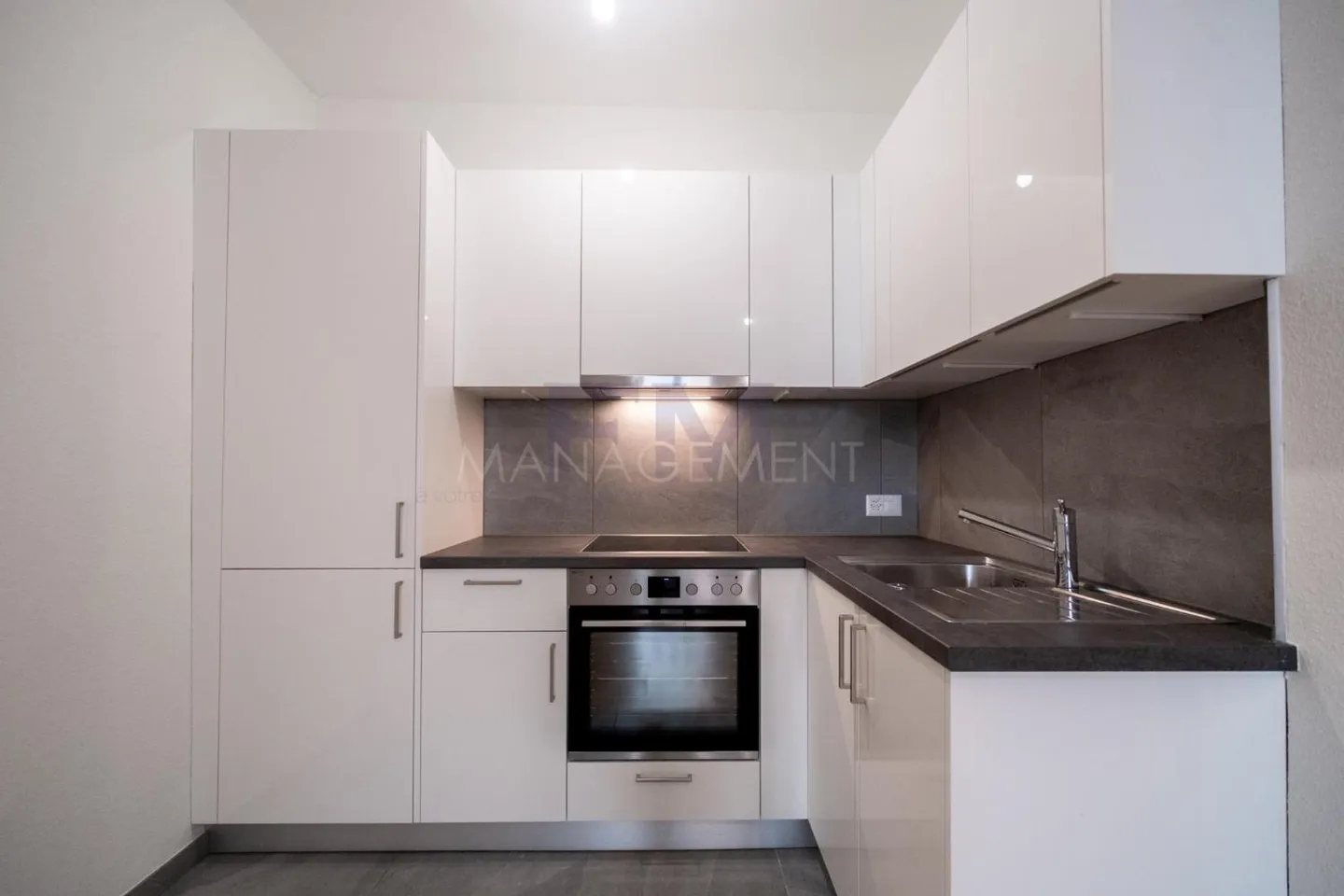 Carouge - Rue des Caroubiers - 2-Zimmer-Wohnung von etwa 47m2 im Erdgeschoss - Foto 9 von 13