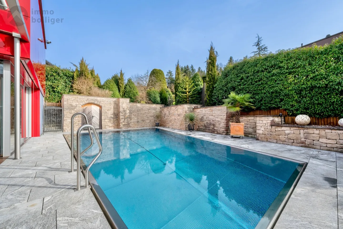 Modernes Einfamilienhaus mit Pool - Foto 14 von 17