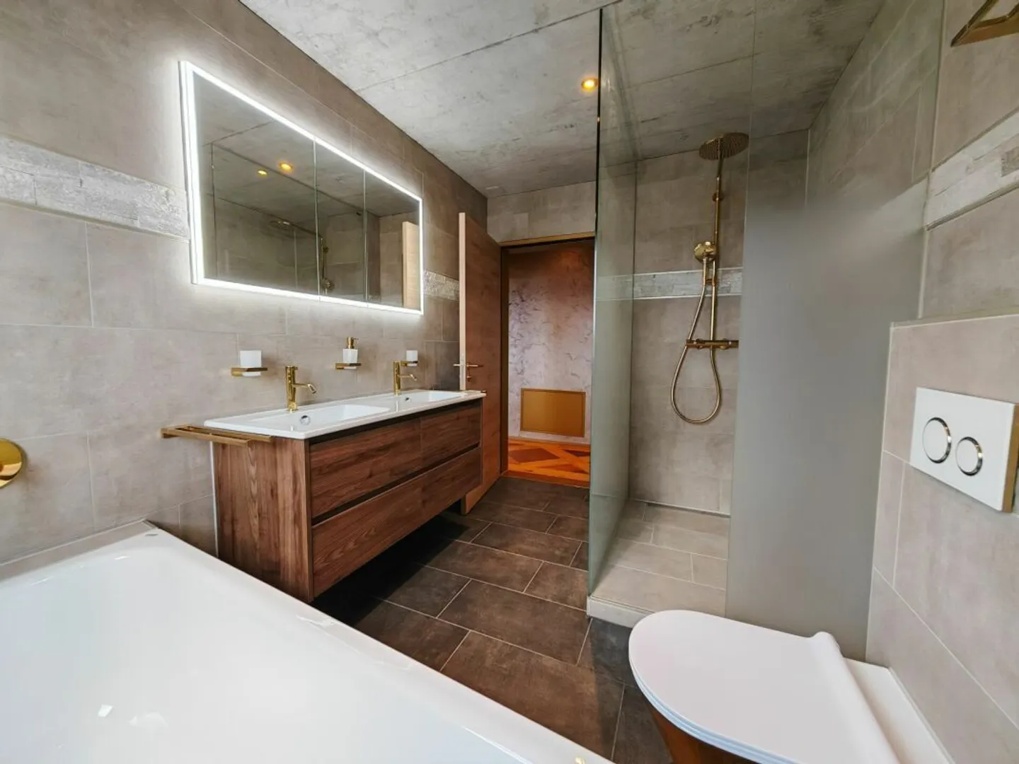 Auftiergarten: Living in a Garden with Lake View - Photo 2 of 10