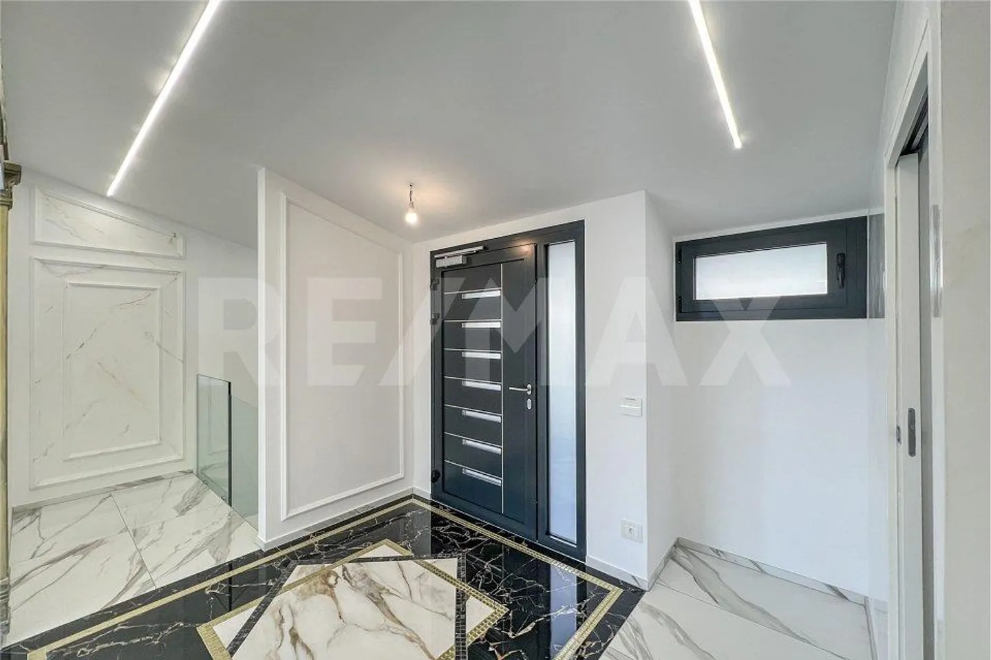 Villa con vista lago e piscina - Foto 3 di 13