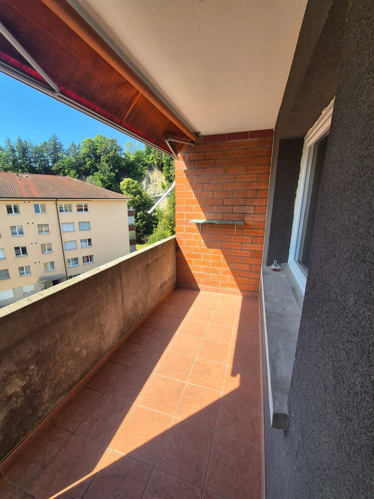 Charming 2.5-room bright apartment with balcony - top floor by the Areuse - Photo 13 of 14