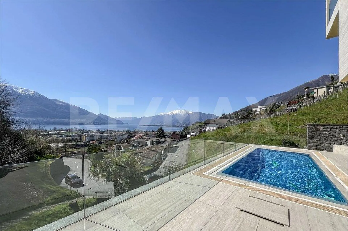 Villa con vista lago e piscina - Foto 4 di 13