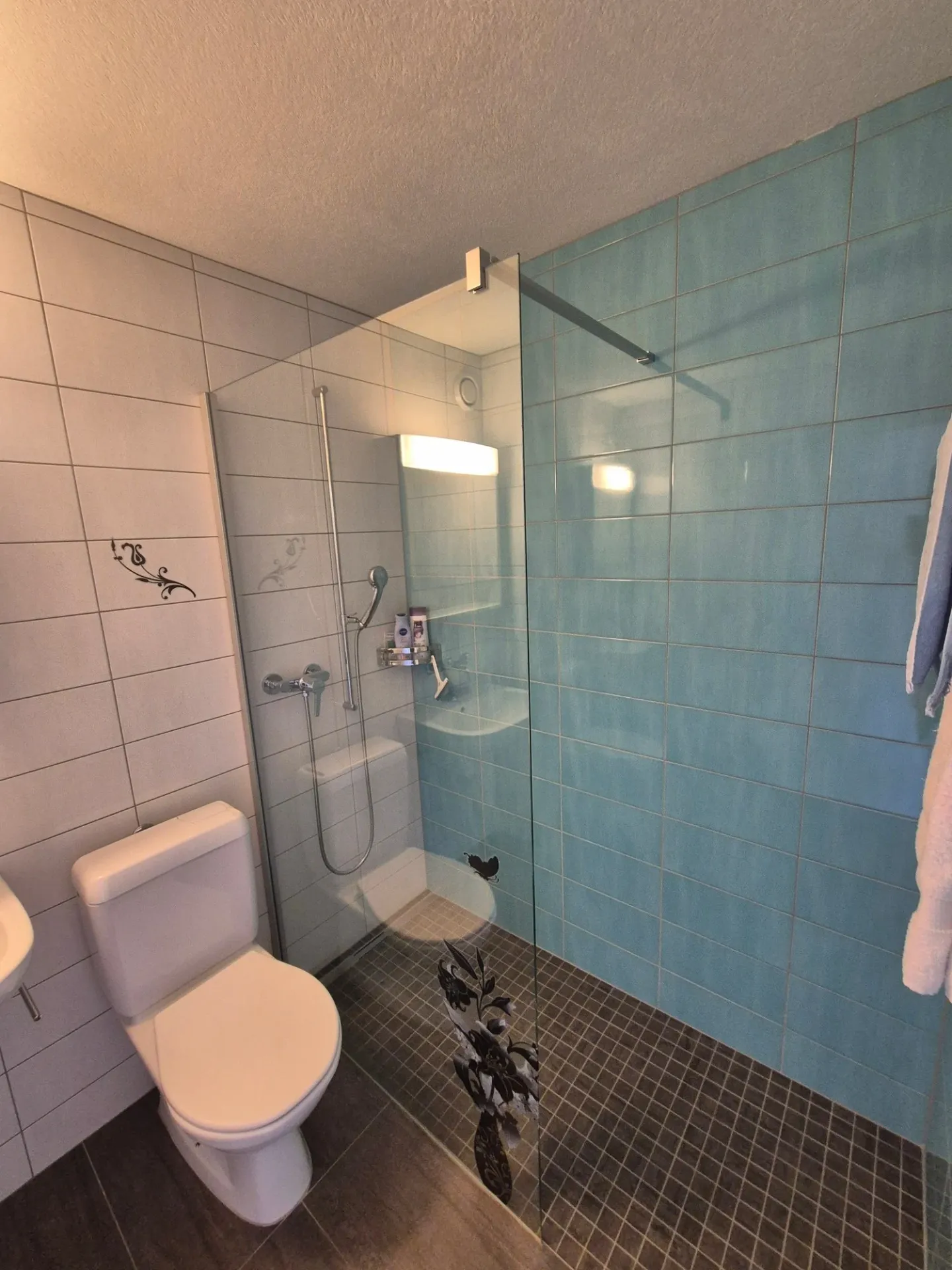 Charming 2.5-room bright apartment with balcony - top floor by the Areuse - Photo 12 of 14