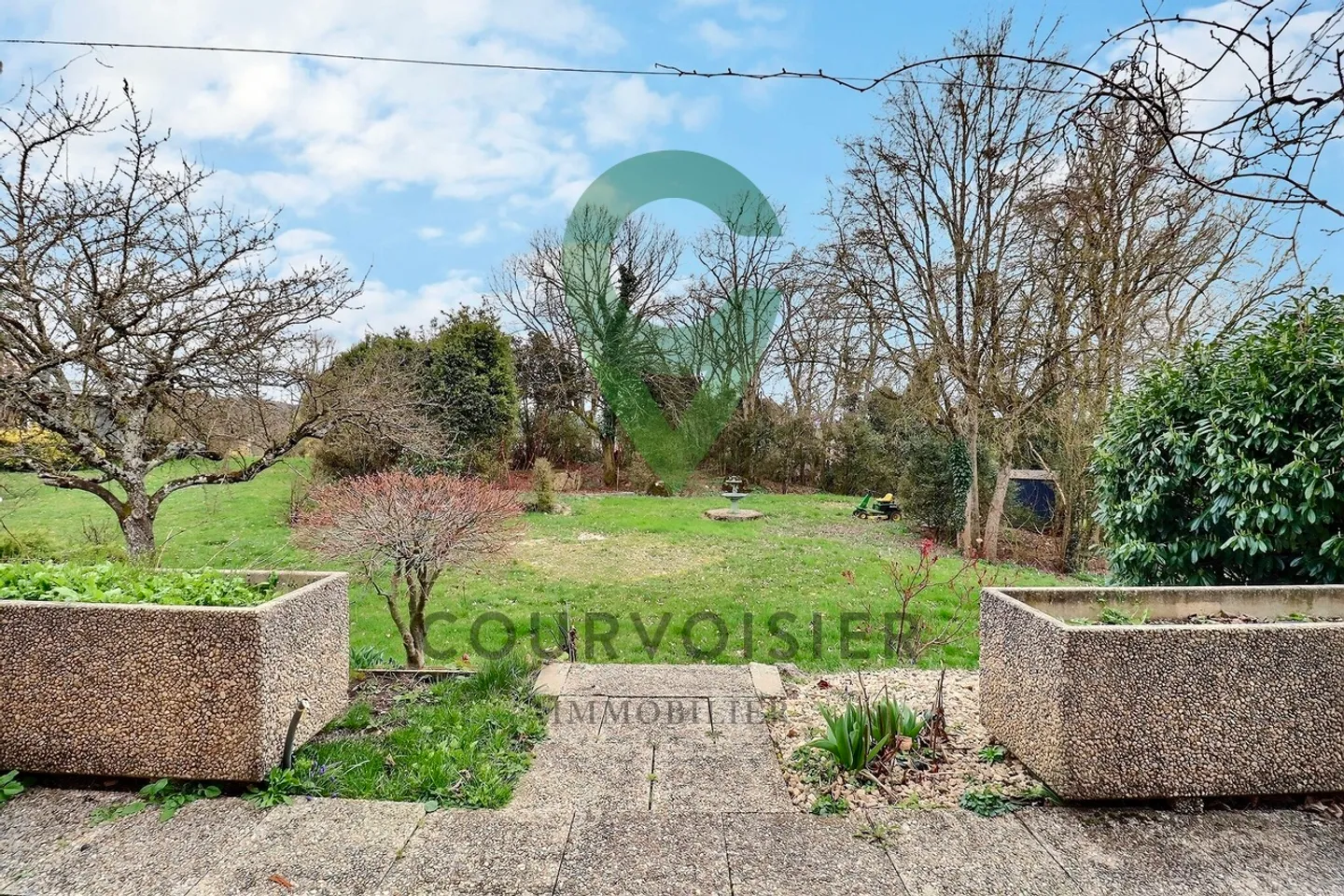 Villa zur Renovierung mit Potenzial - Foto 2 von 12