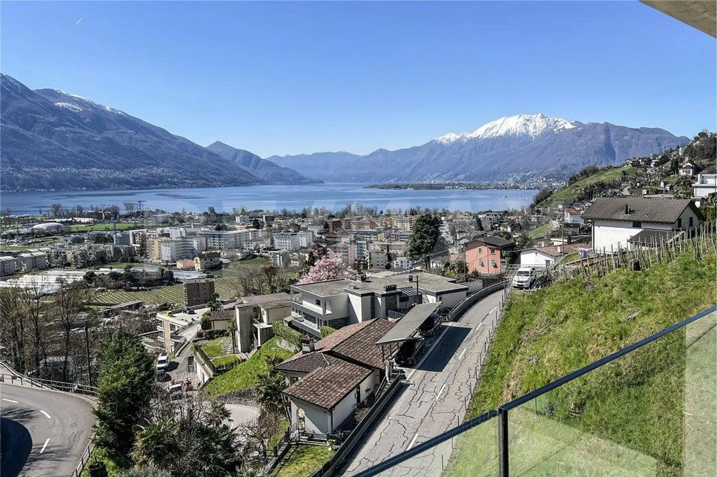 Villa con vista lago e piscina - Foto 7 di 13