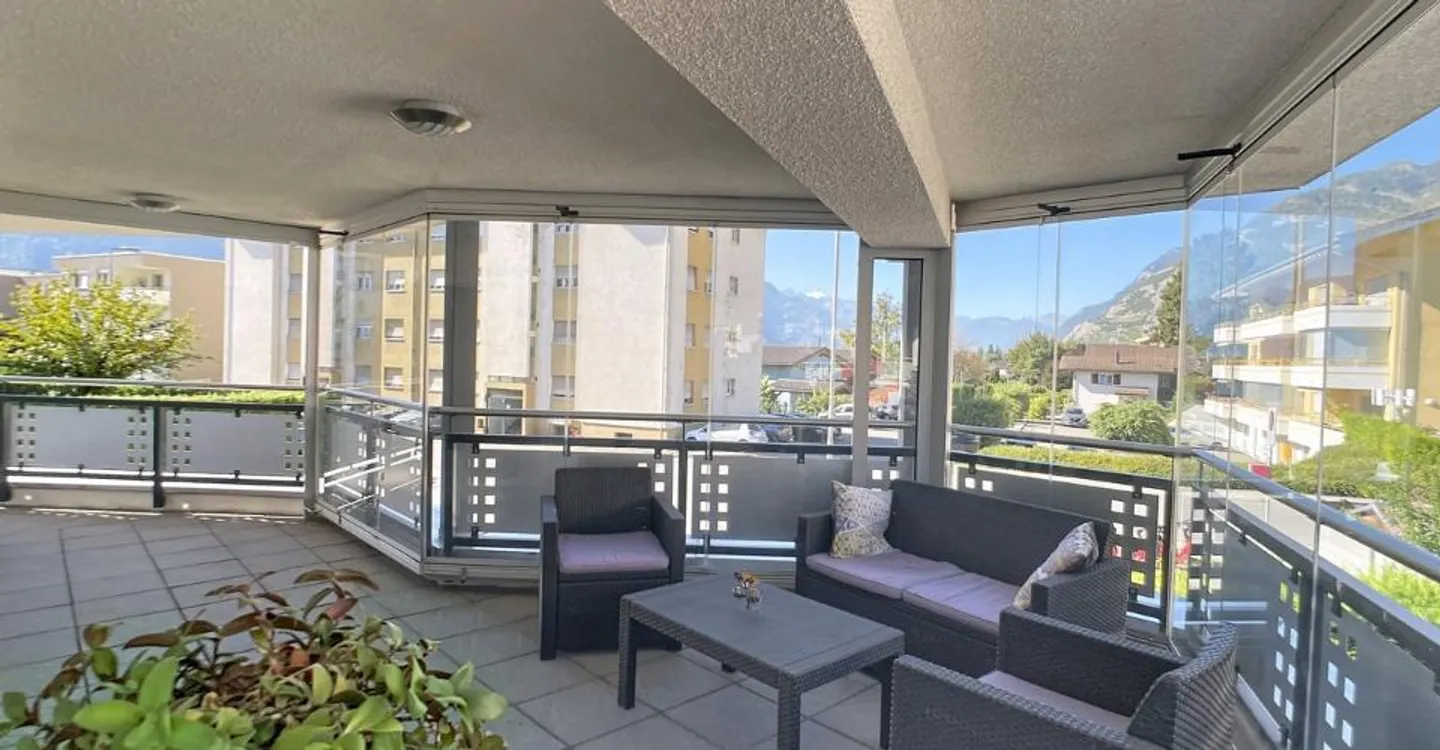 Appartement spacieux avec grande terrasse - Photo 2 sur 13