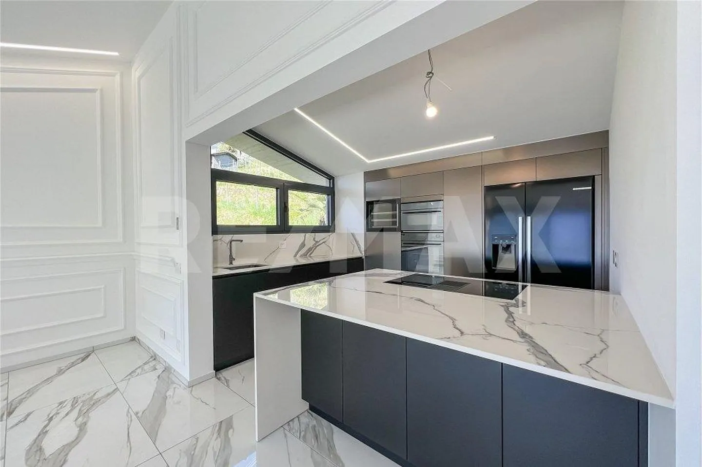 Villa con vista lago e piscina - Foto 8 di 13