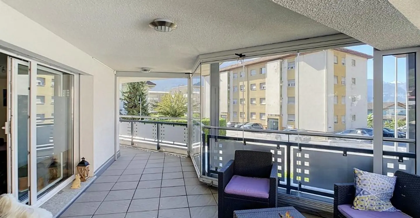 Appartement spacieux avec grande terrasse - Photo 3 sur 13