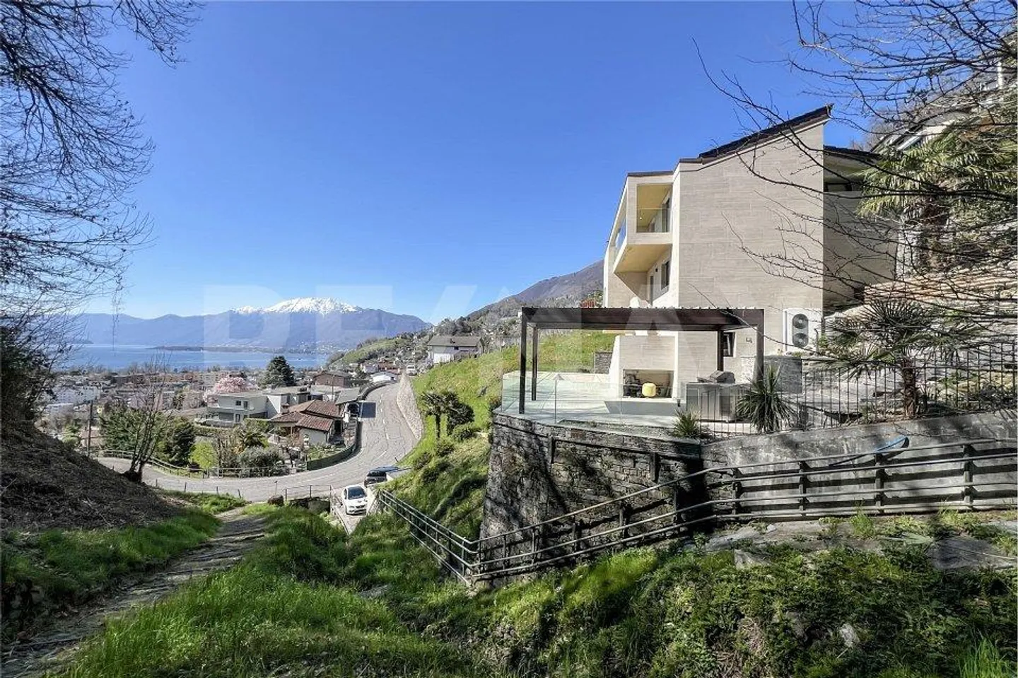 Villa con vista lago e piscina - Foto 12 di 13