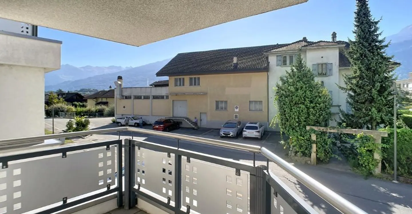 Appartement spacieux avec grande terrasse - Photo 5 sur 13