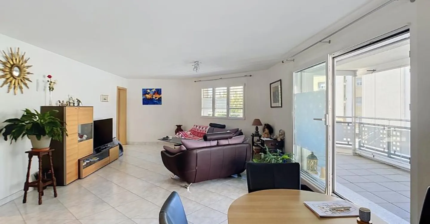 Appartement spacieux avec grande terrasse - Photo 6 sur 13