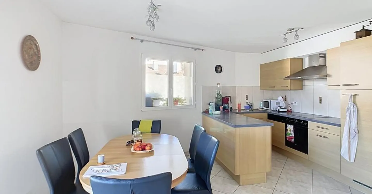 Appartement spacieux avec grande terrasse - Photo 8 sur 13