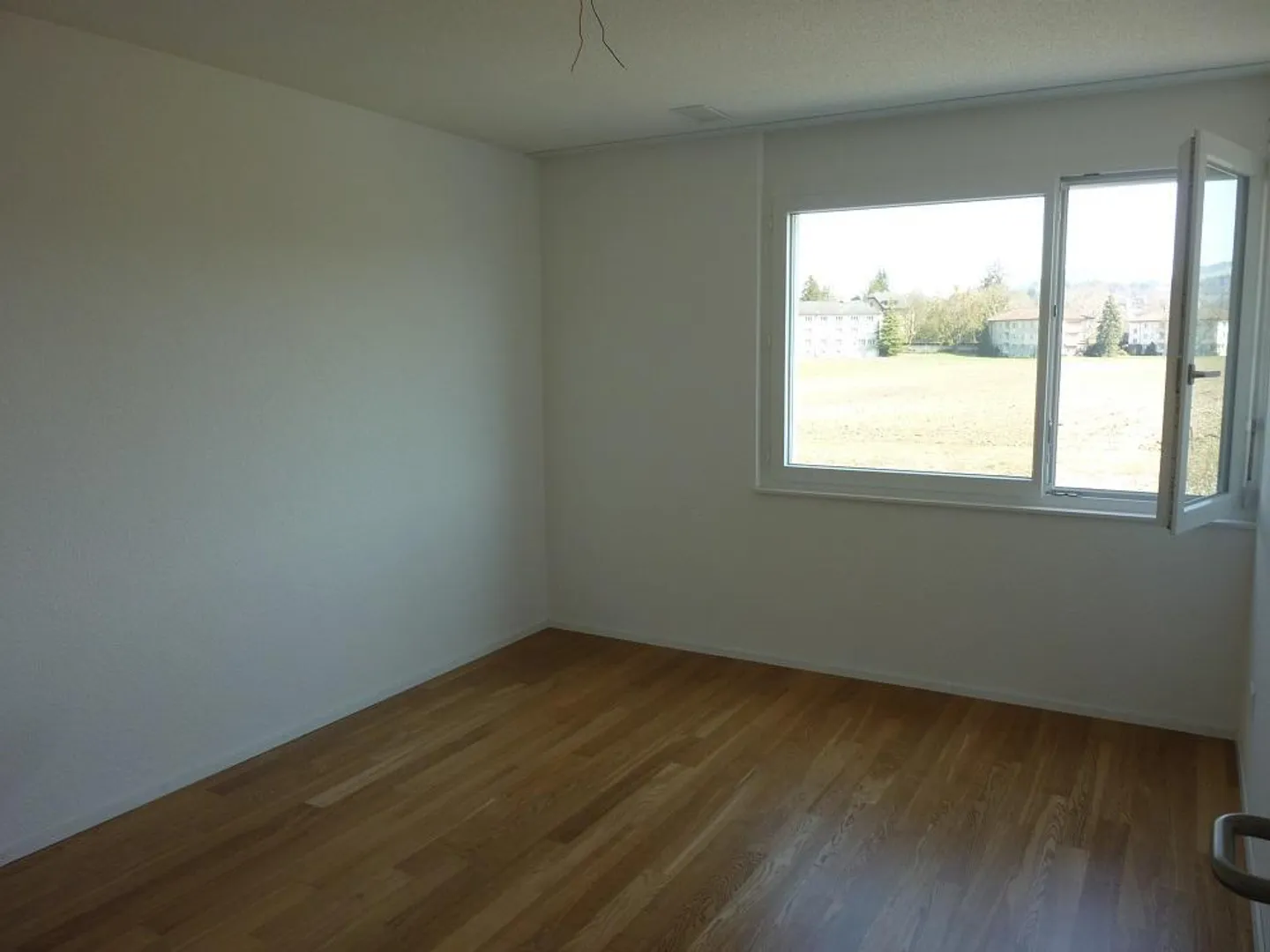 Beautiful and bright 3.5 room apartment in Münsingen - Photo 6 of 10