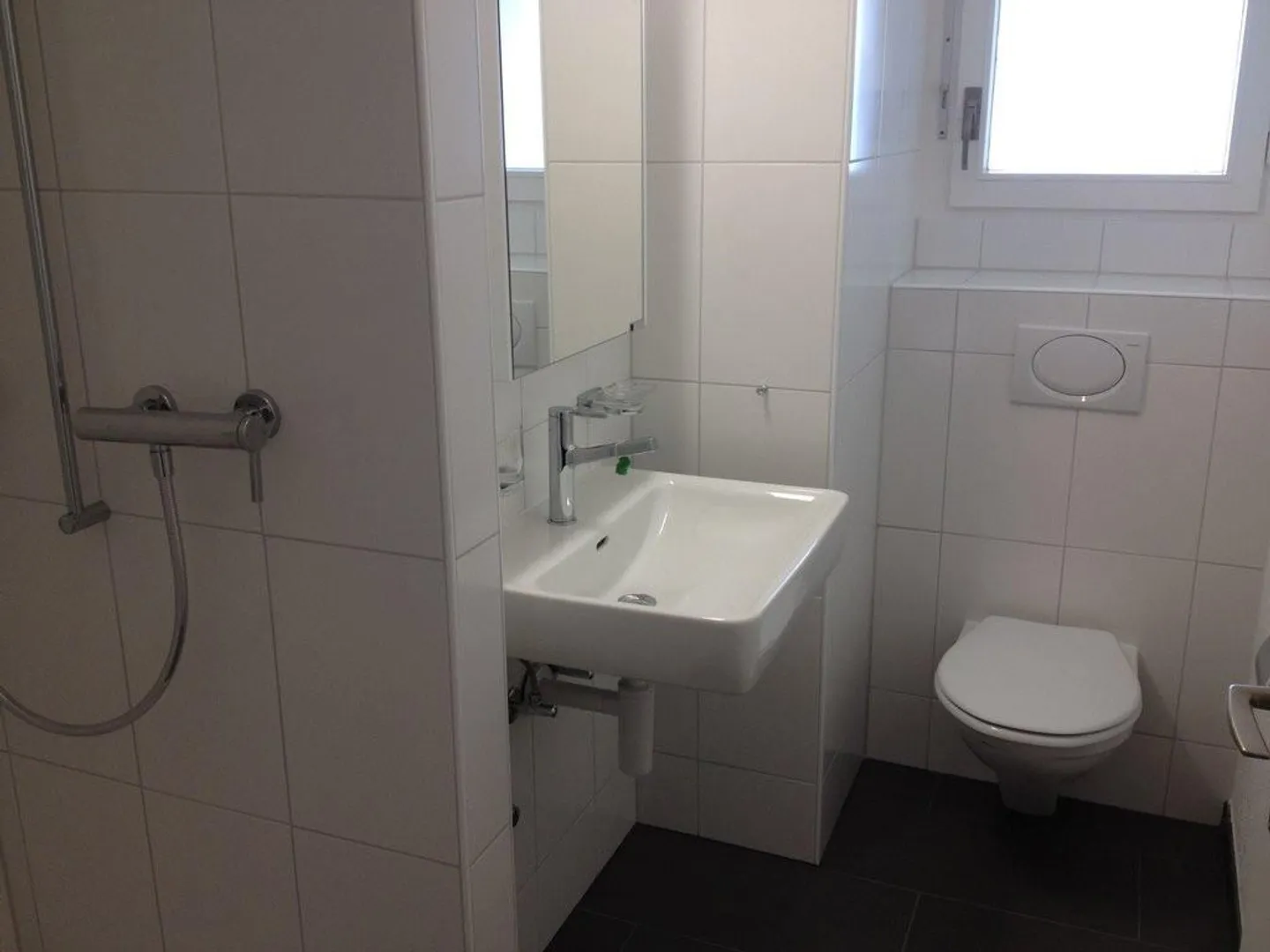 Appartement pratique près de la ville - Photo 3 sur 4