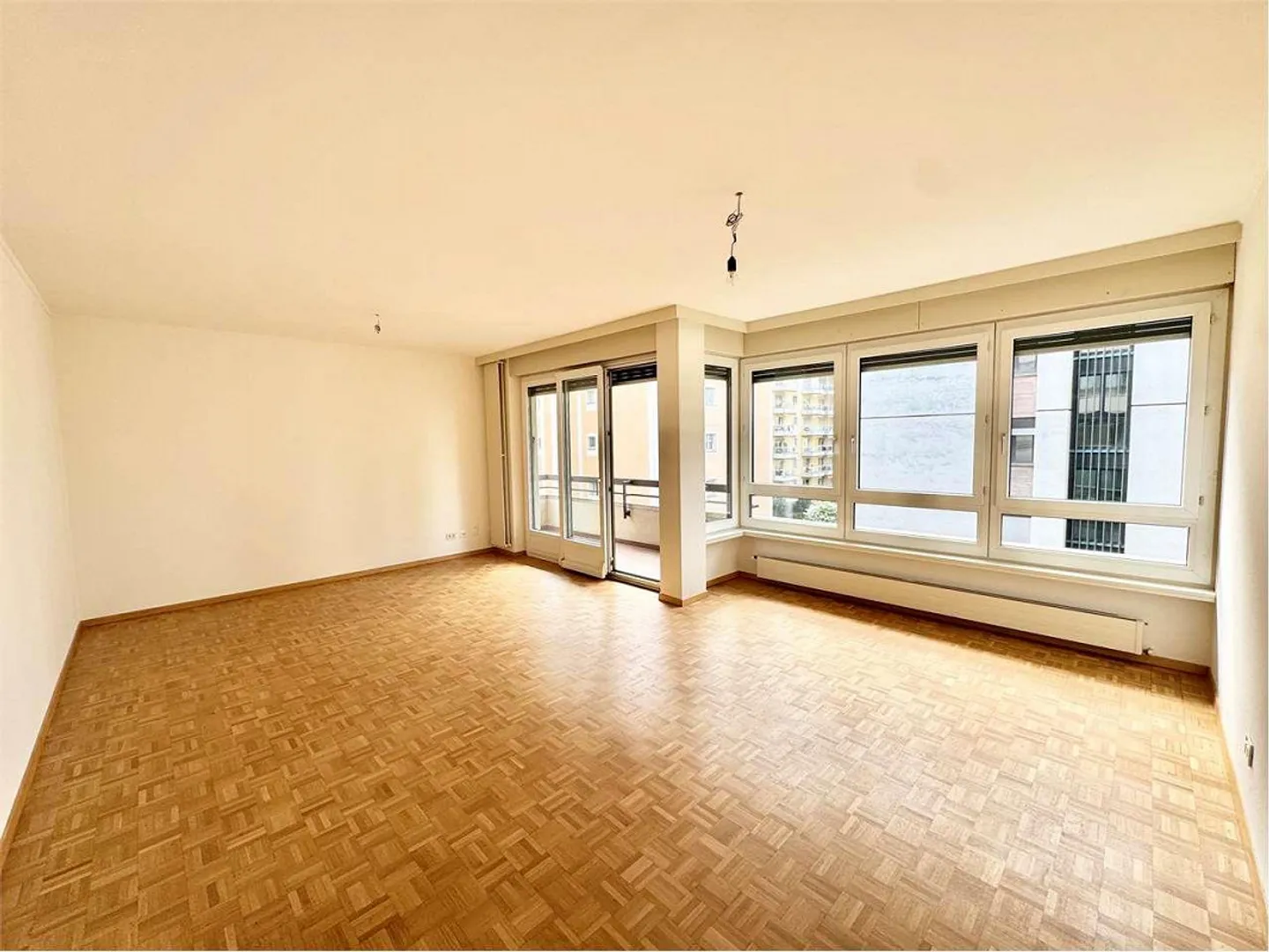 Geräumige und helle 4,5-Zimmer-Wohnung in Viganello in einer flachen Gegend - Foto 4 von 8