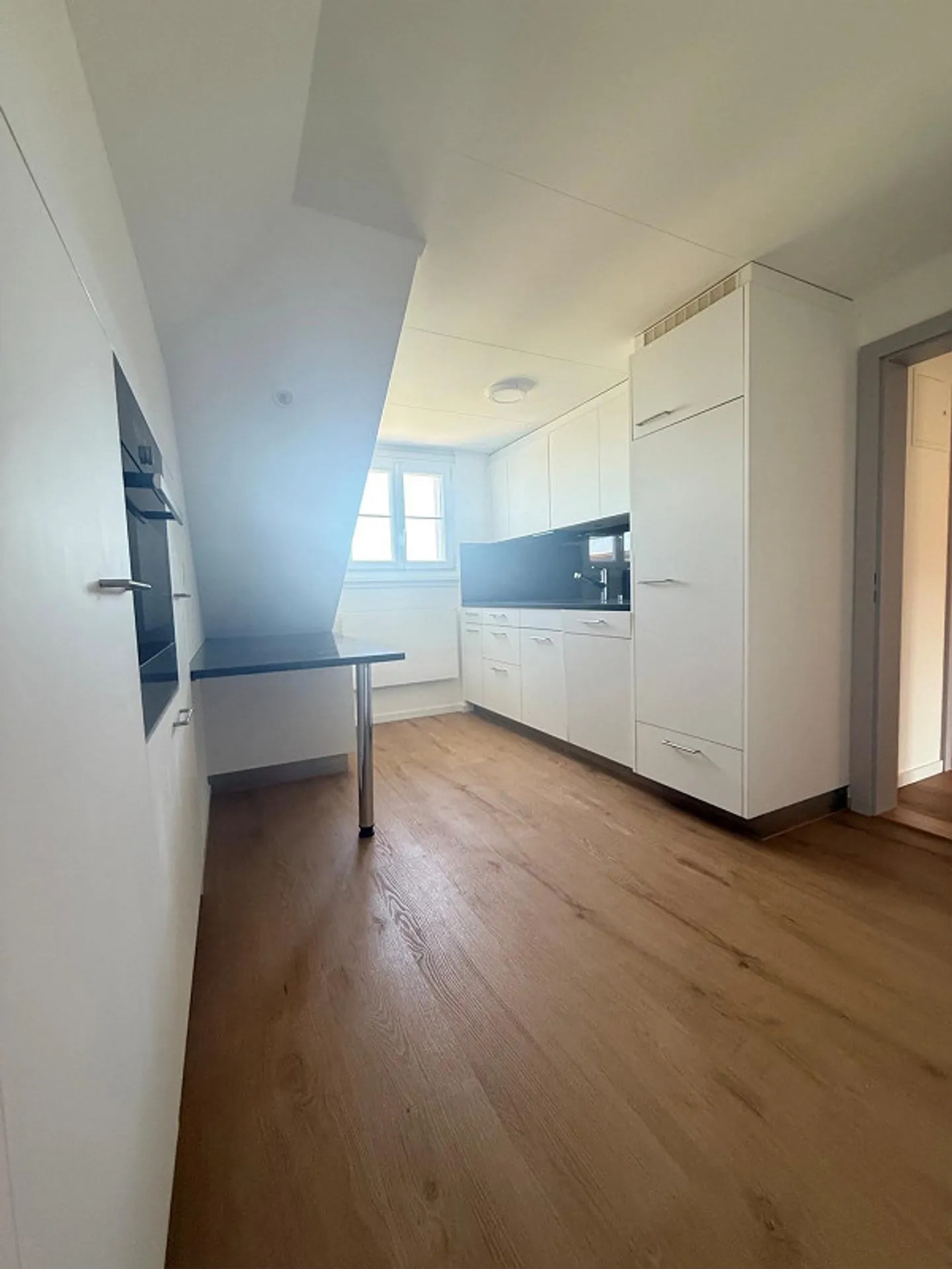 Appartement sous les combles de 1,5 pièce au 3ème étage - Photo 2 sur 8
