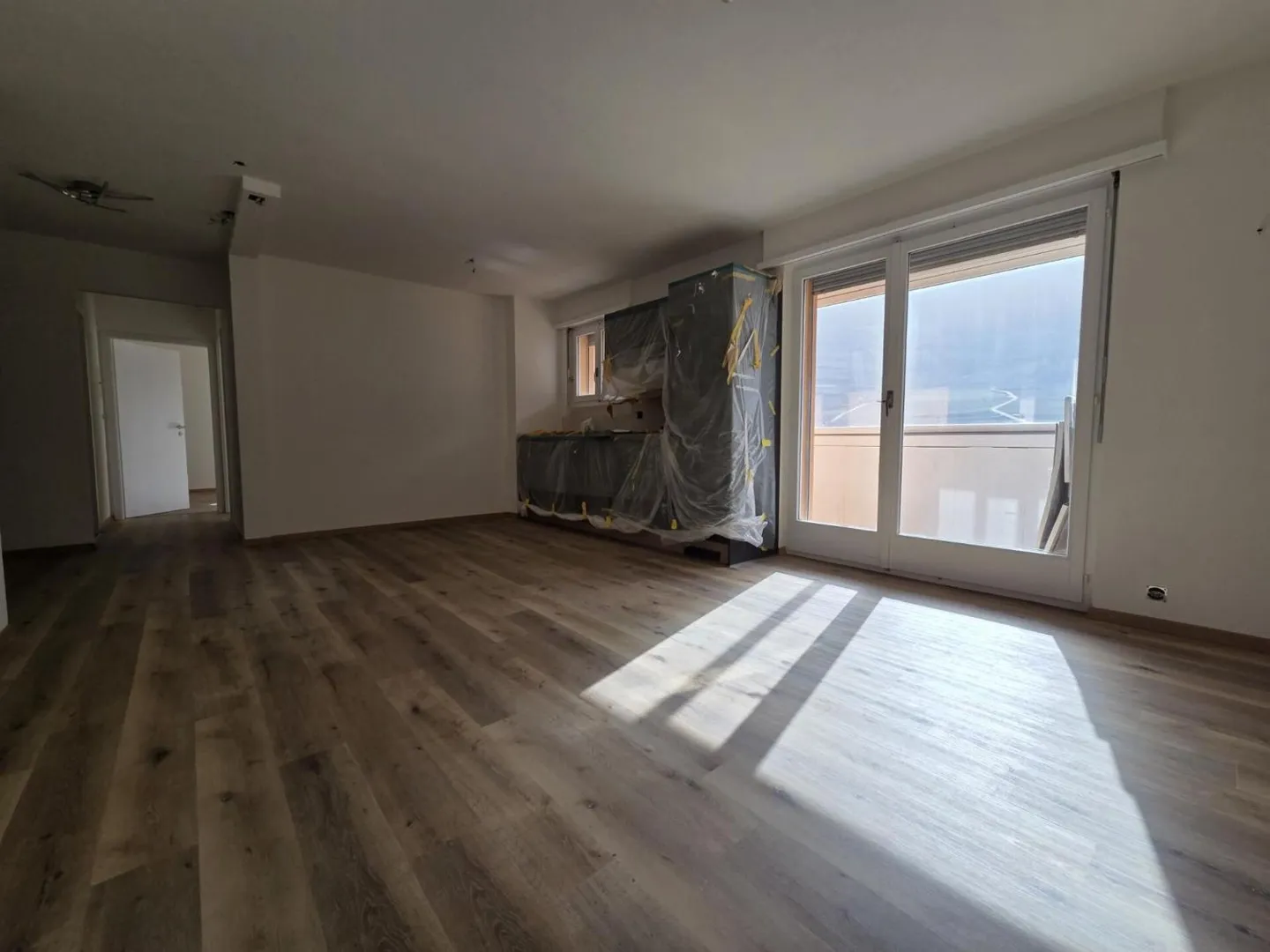 RENOVE - bright 3.5 rooms with parking space at the entrance of Saxon - Photo 2 of 7