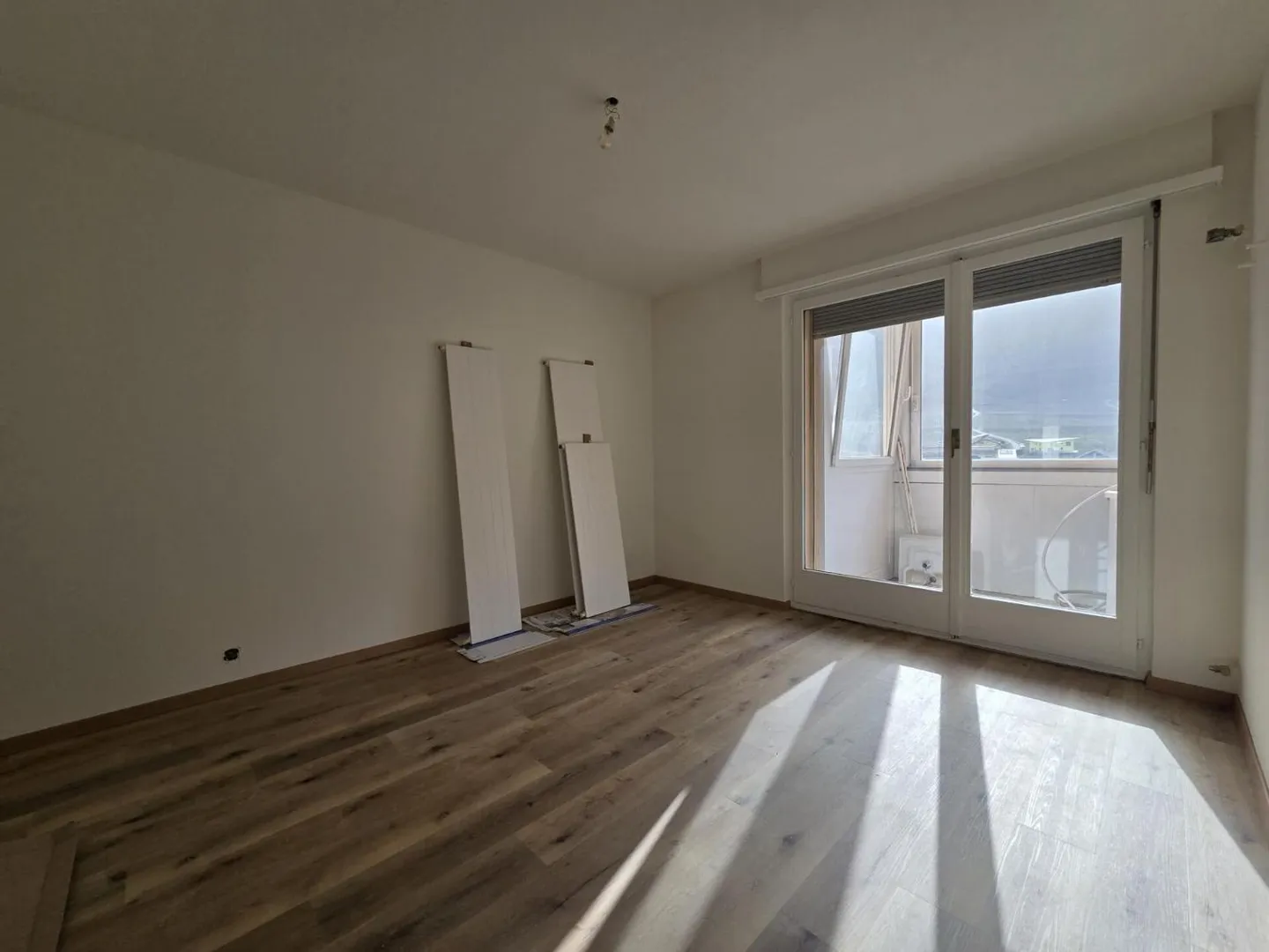 RENOVE - bright 3.5 rooms with parking space at the entrance of Saxon - Photo 3 of 7