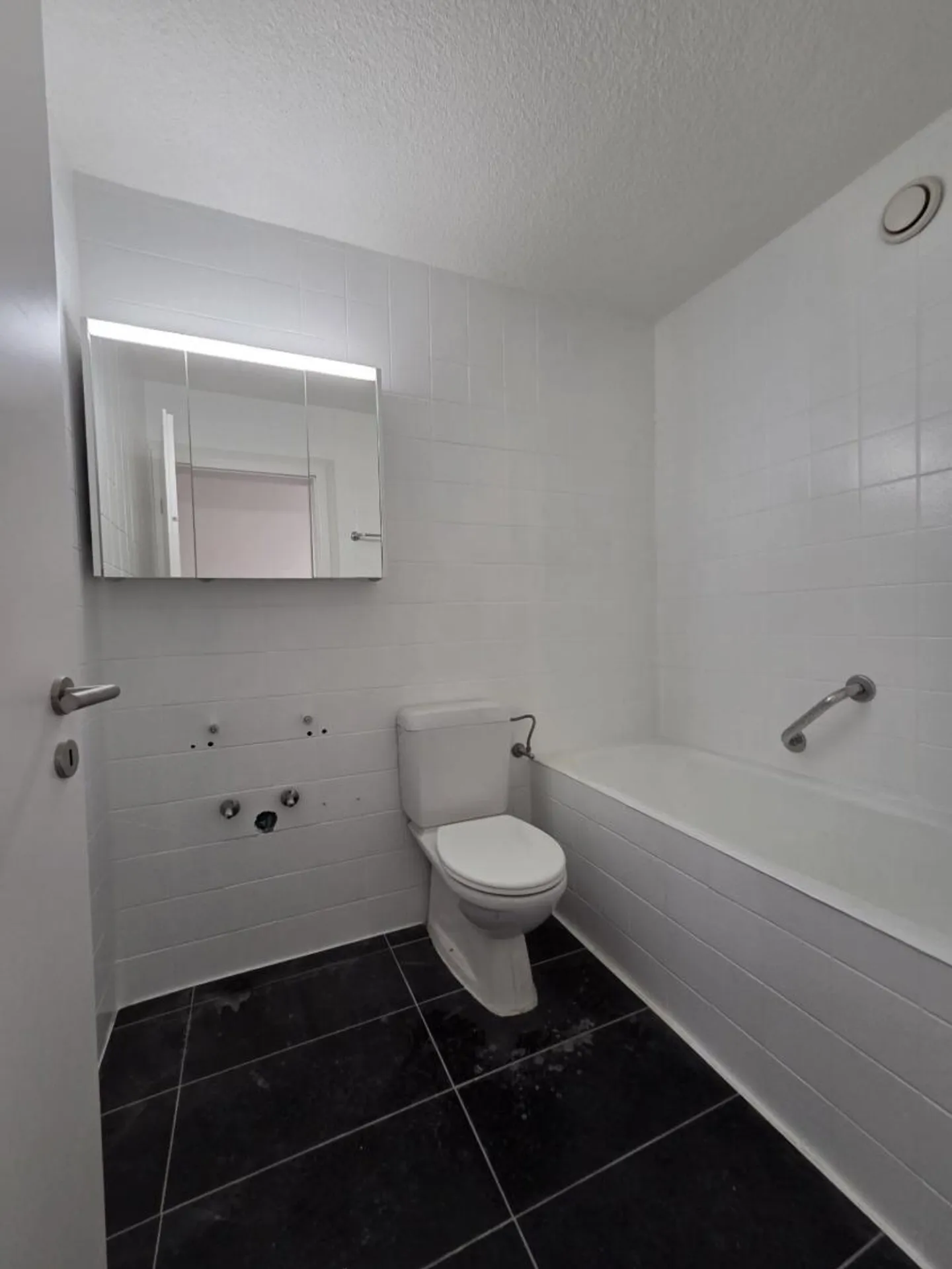 RENOVE - bright 3.5 rooms with parking space at the entrance of Saxon - Photo 5 of 7