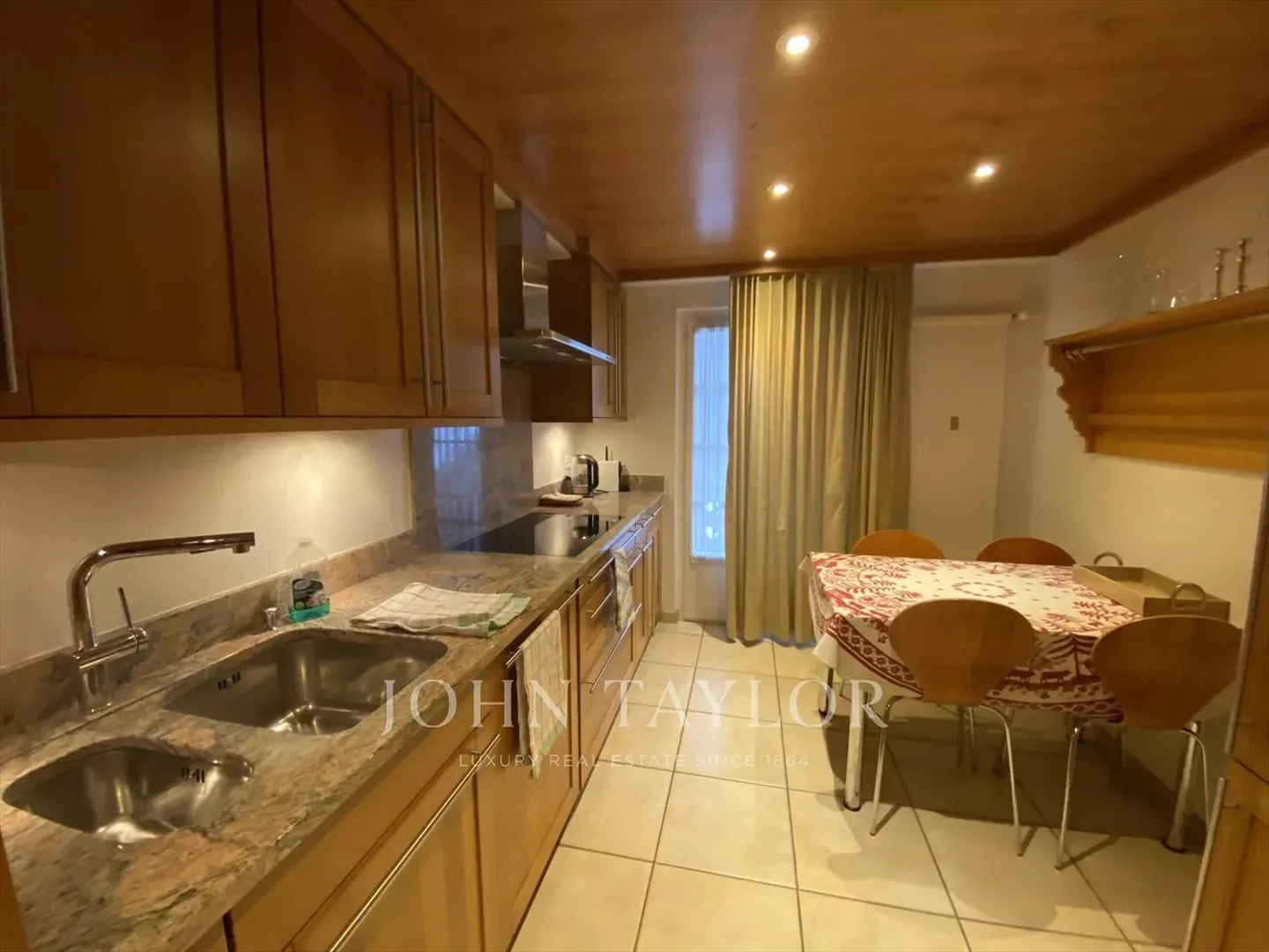 Apartment - Photo 8 of 13