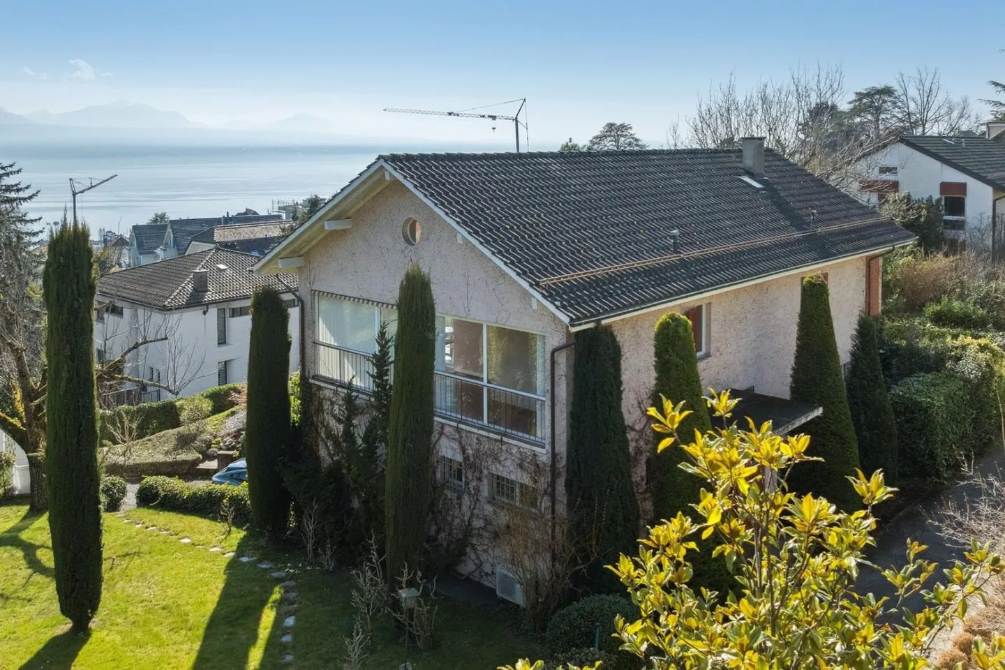 Vivre en paix et en lumière : Villa familiale à Pully - Photo 1 sur 13