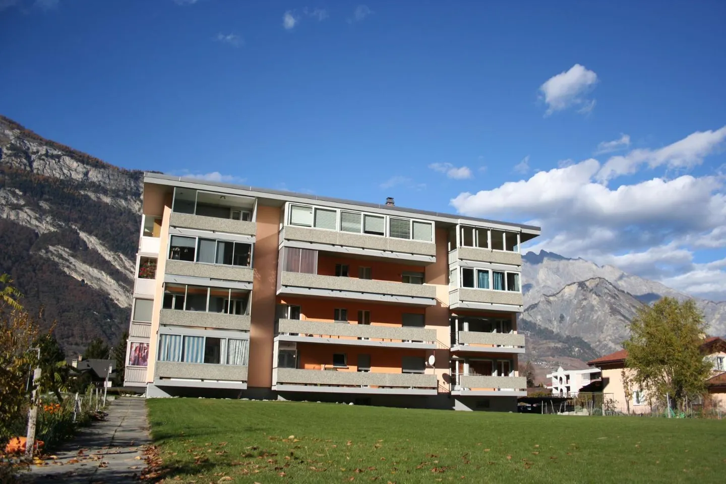 RENOVE - bright 3.5 rooms with parking space at the entrance of Saxon - Photo 7 of 7