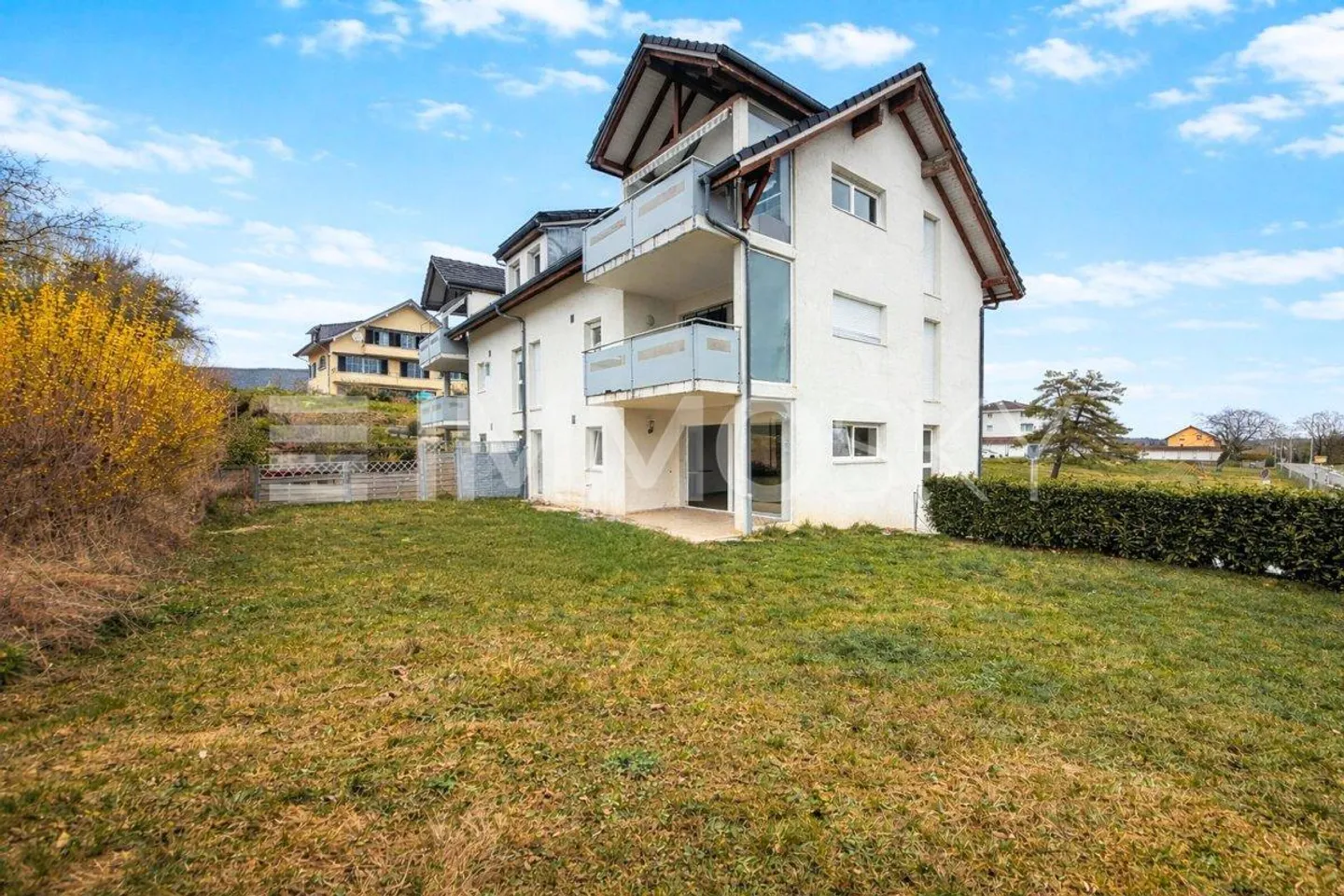 Bel appartement de 4,5 pièces au rez-de-chaussée avec jardin - Photo 1 sur 5