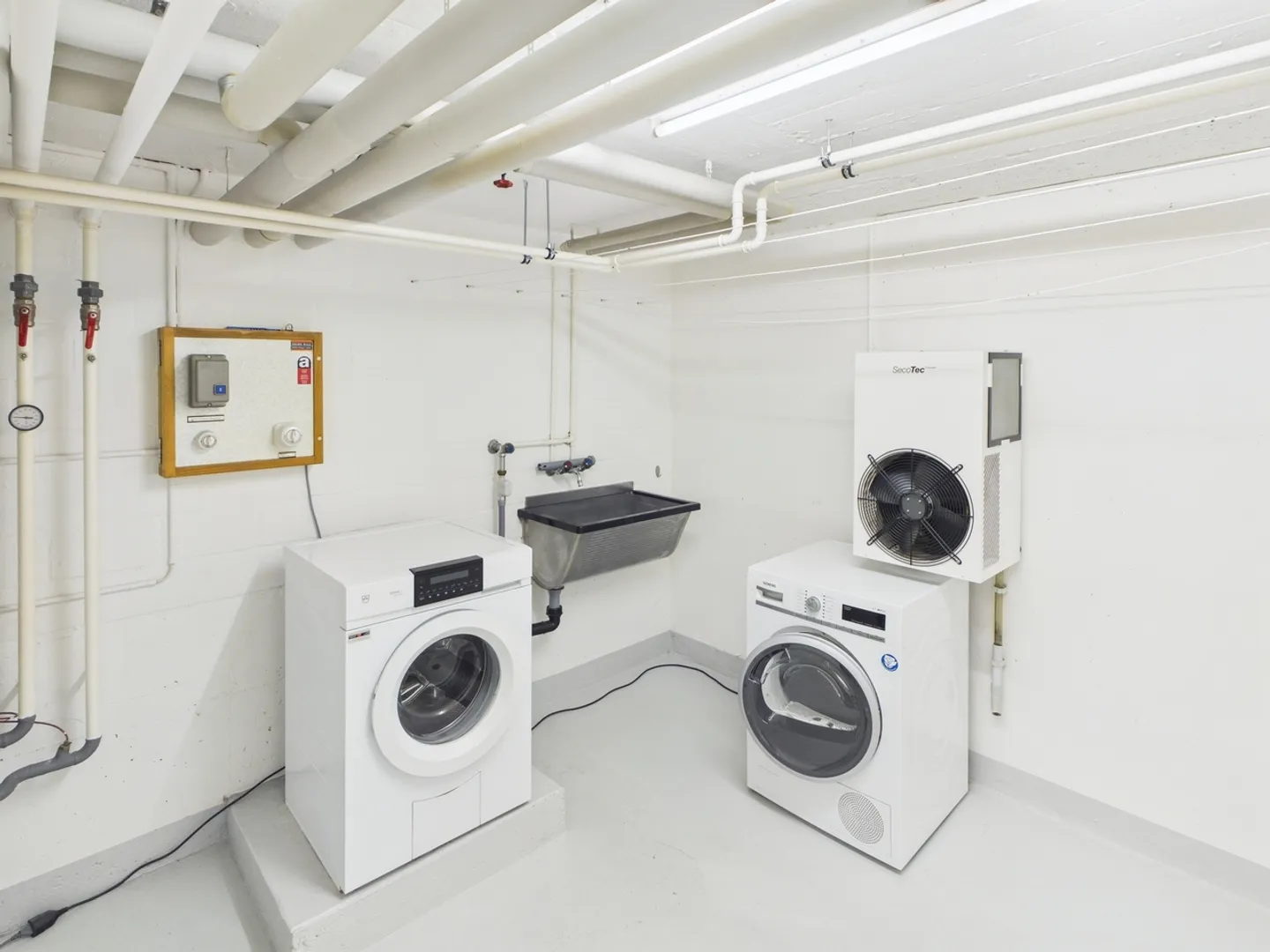 Stilvoll renoviertes 6.5 Zimmer-Reiheneinfamilienhaus - Photo 16 sur 25