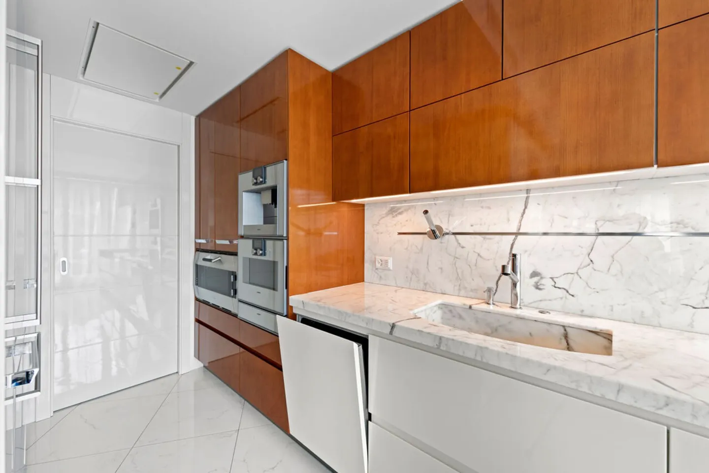 Luxury Apartment in Collina d'Oro - Photo 12 of 13