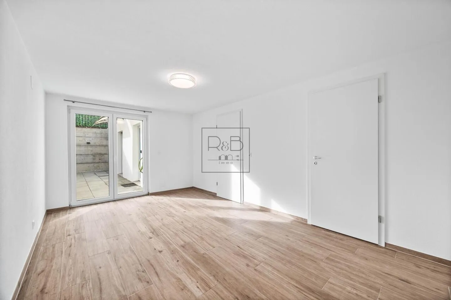 Magnificent house with two apartments - Photo 11 of 15