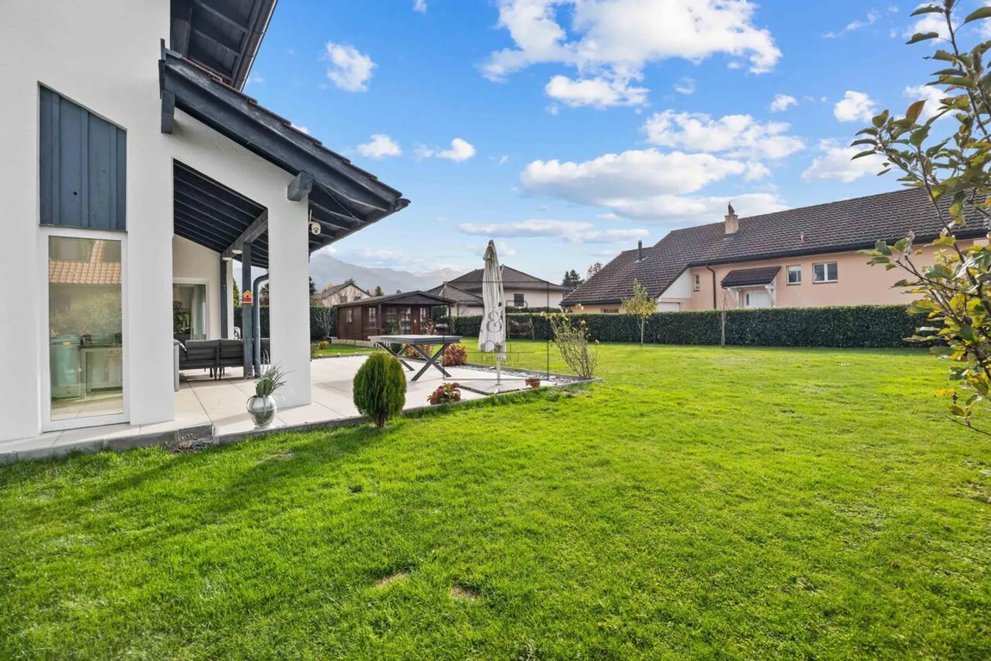 Magnificent house with two apartments - Photo 13 of 15