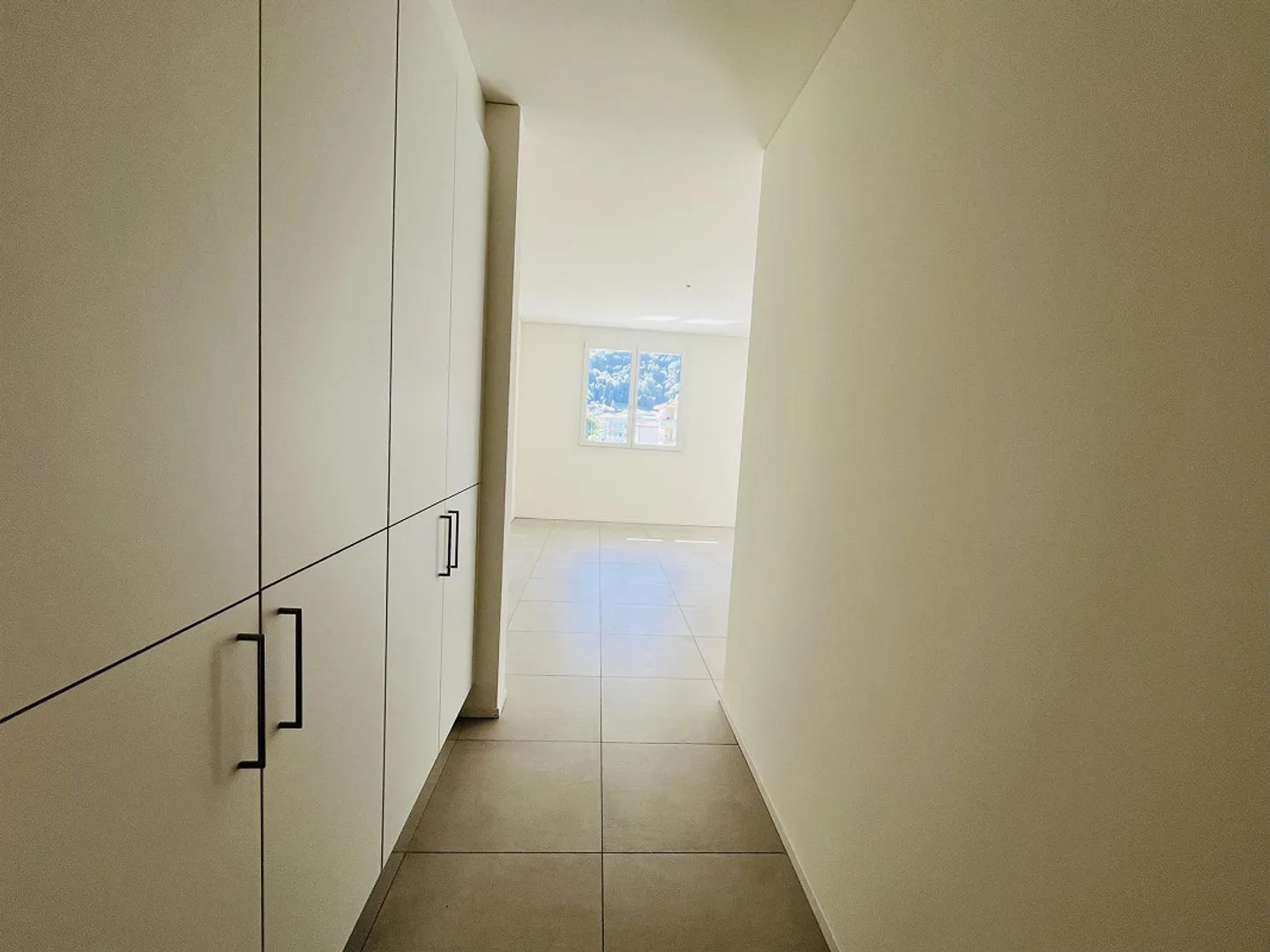 APPARTEMENT 4.5 PIÈCES AVEC JARDIN - Photo 3 sur 8