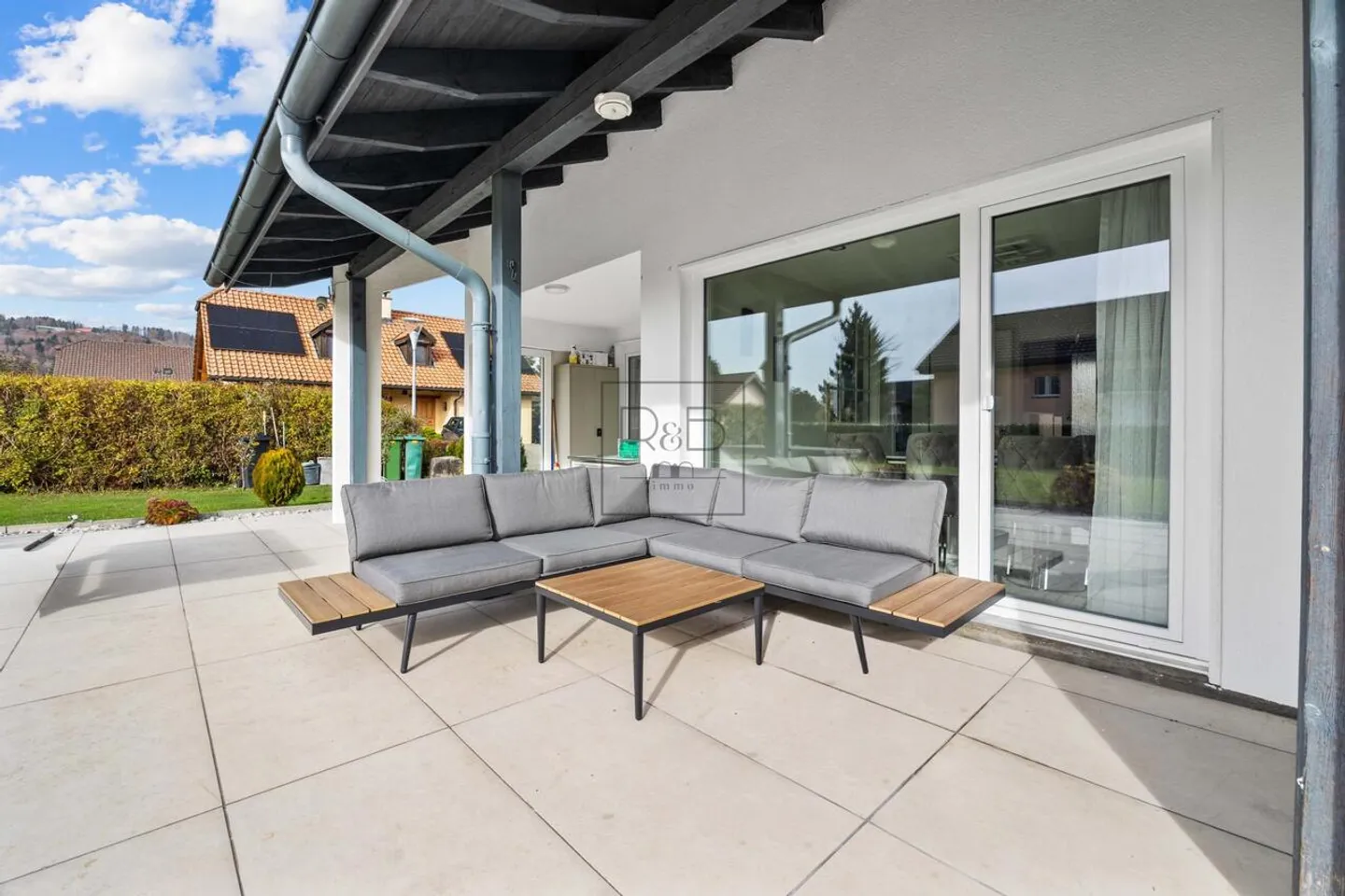 Magnificent house with two apartments - Photo 14 of 15