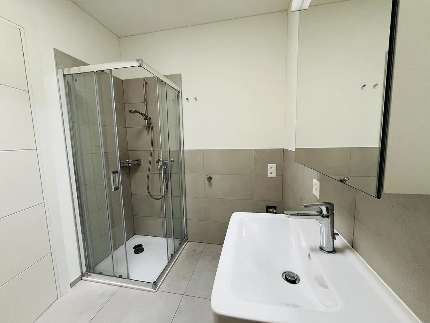 APPARTEMENT 4.5 PIÈCES AVEC JARDIN - Photo 5 sur 8
