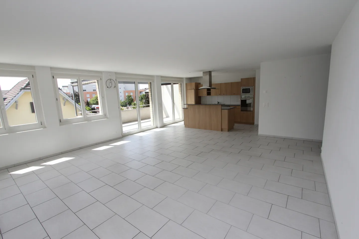 Geräumige Wohnung mit großem Balkon - Foto 3 von 15