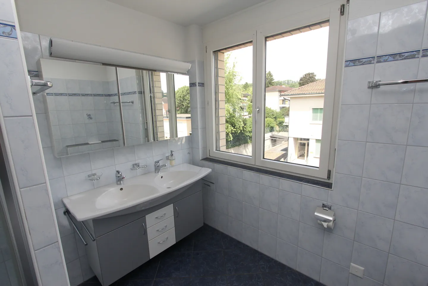 Geräumige Wohnung mit großem Balkon - Foto 4 von 15
