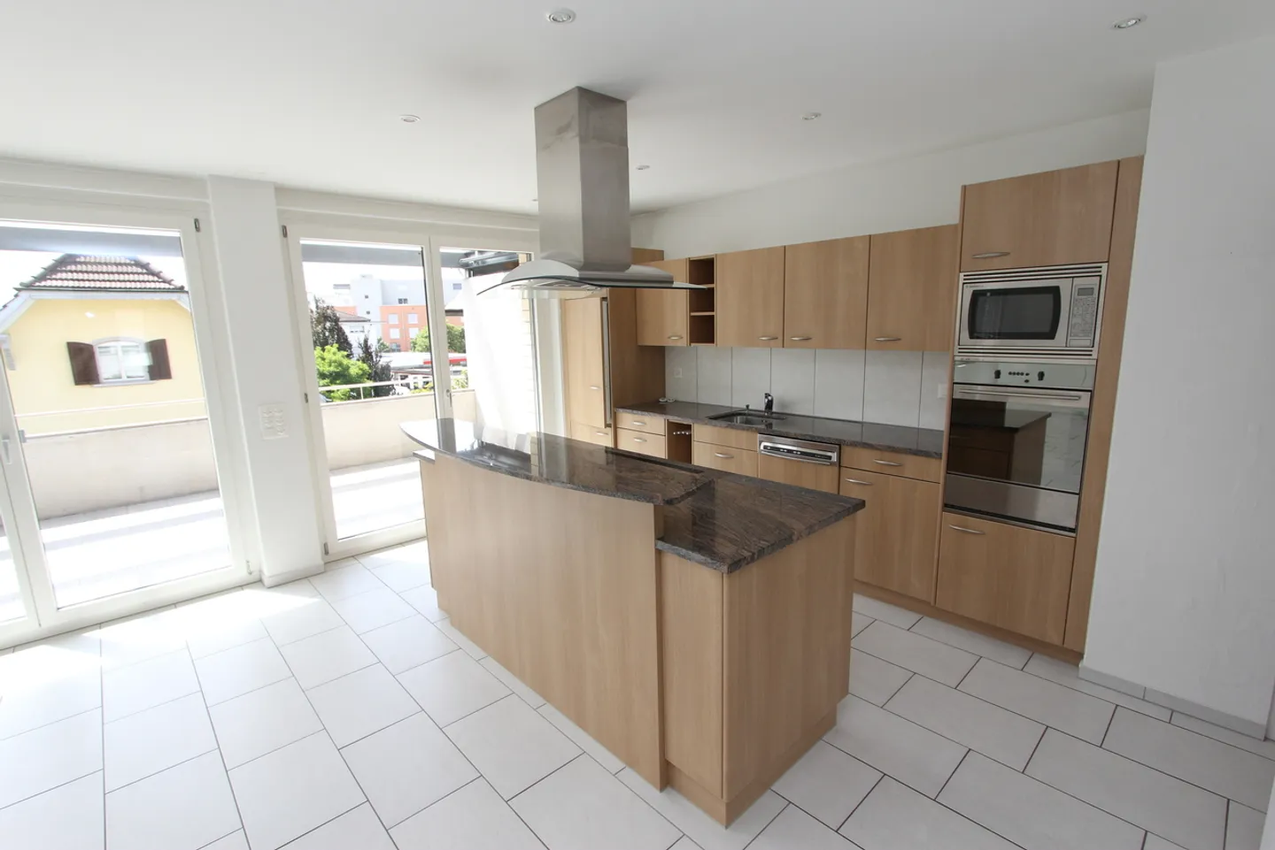 Geräumige Wohnung mit großem Balkon - Foto 2 von 15