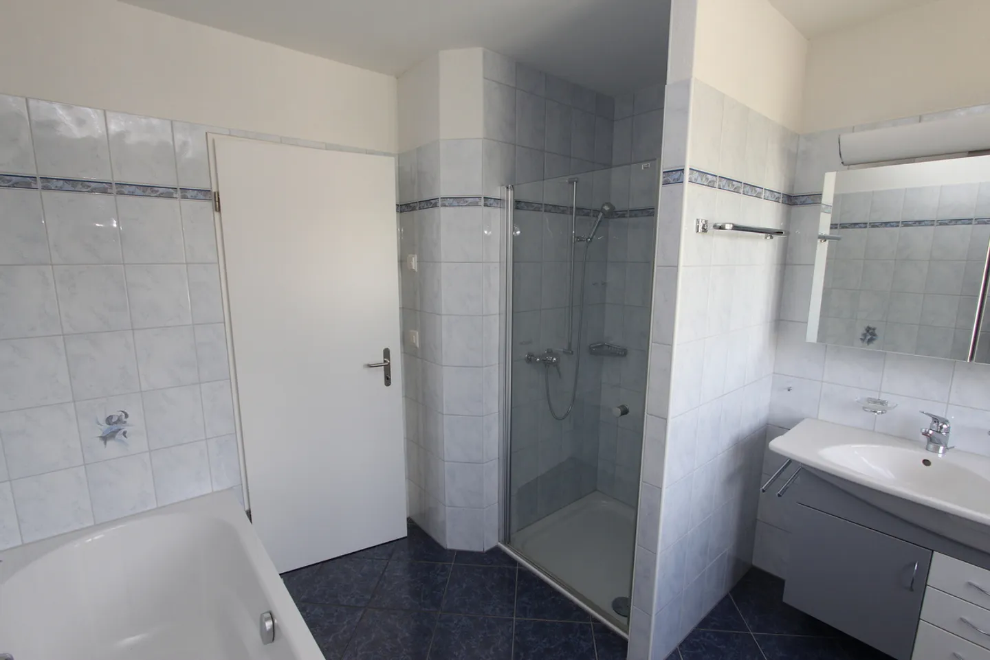 Geräumige Wohnung mit großem Balkon - Foto 6 von 15