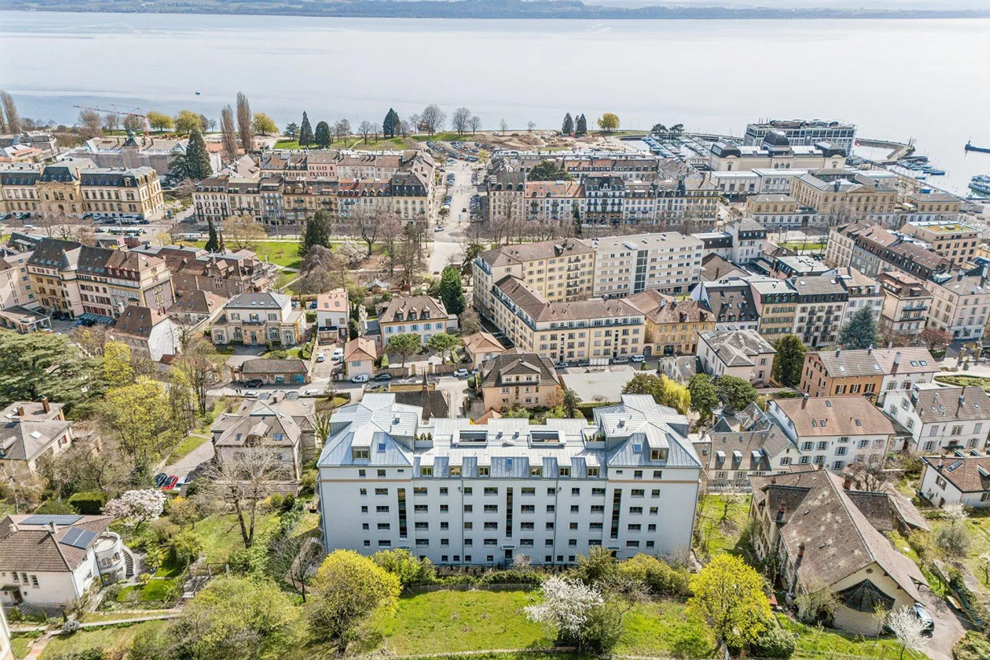 Appartement Charmant avec Vue sur le Lac - Photo 1 sur 8