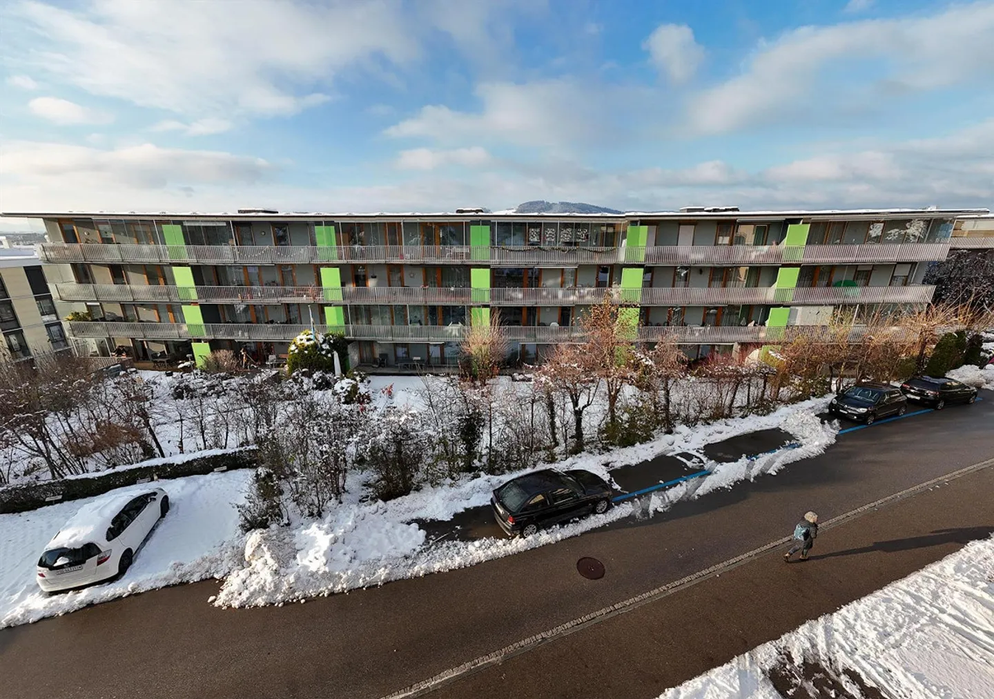 Attractive 4 1/2 room apartment with 2 balconies and panoramic view - Photo 1 of 8