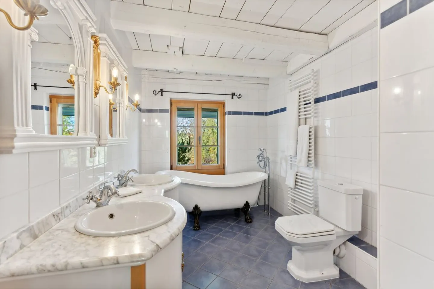 Extraordinary Country House - Photo 8 of 12