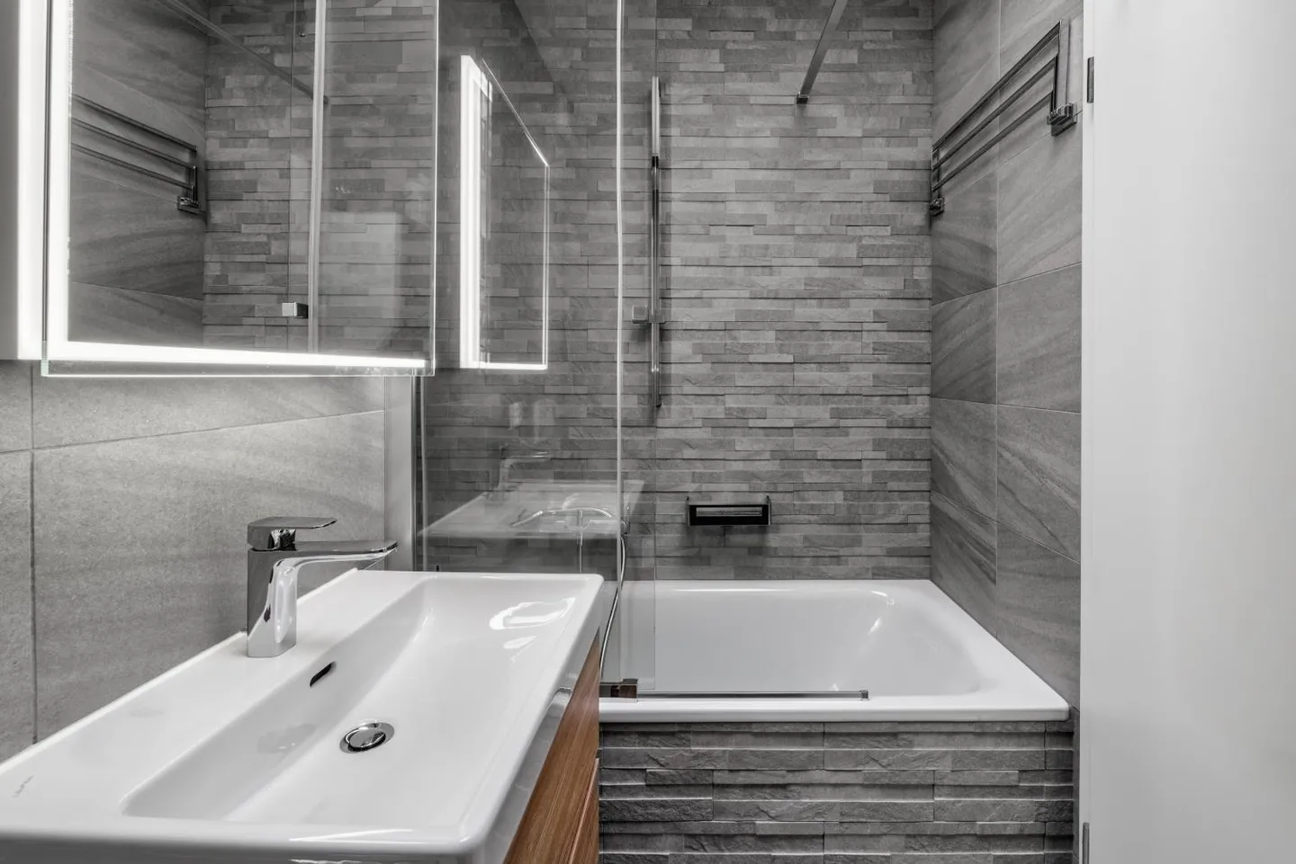 Contemporary Corner Villa - Photo 6 of 7