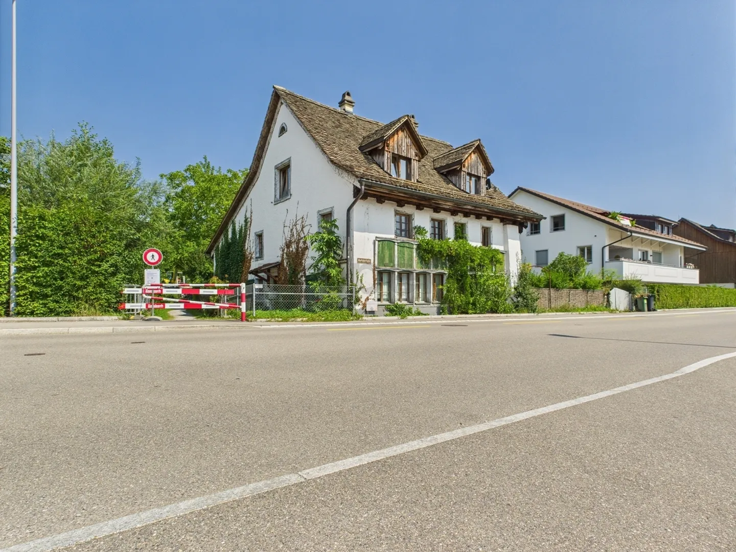 Charming multi-family house with 5.5 rooms in Männedorf, Canton Zurich - Photo 4 of 11