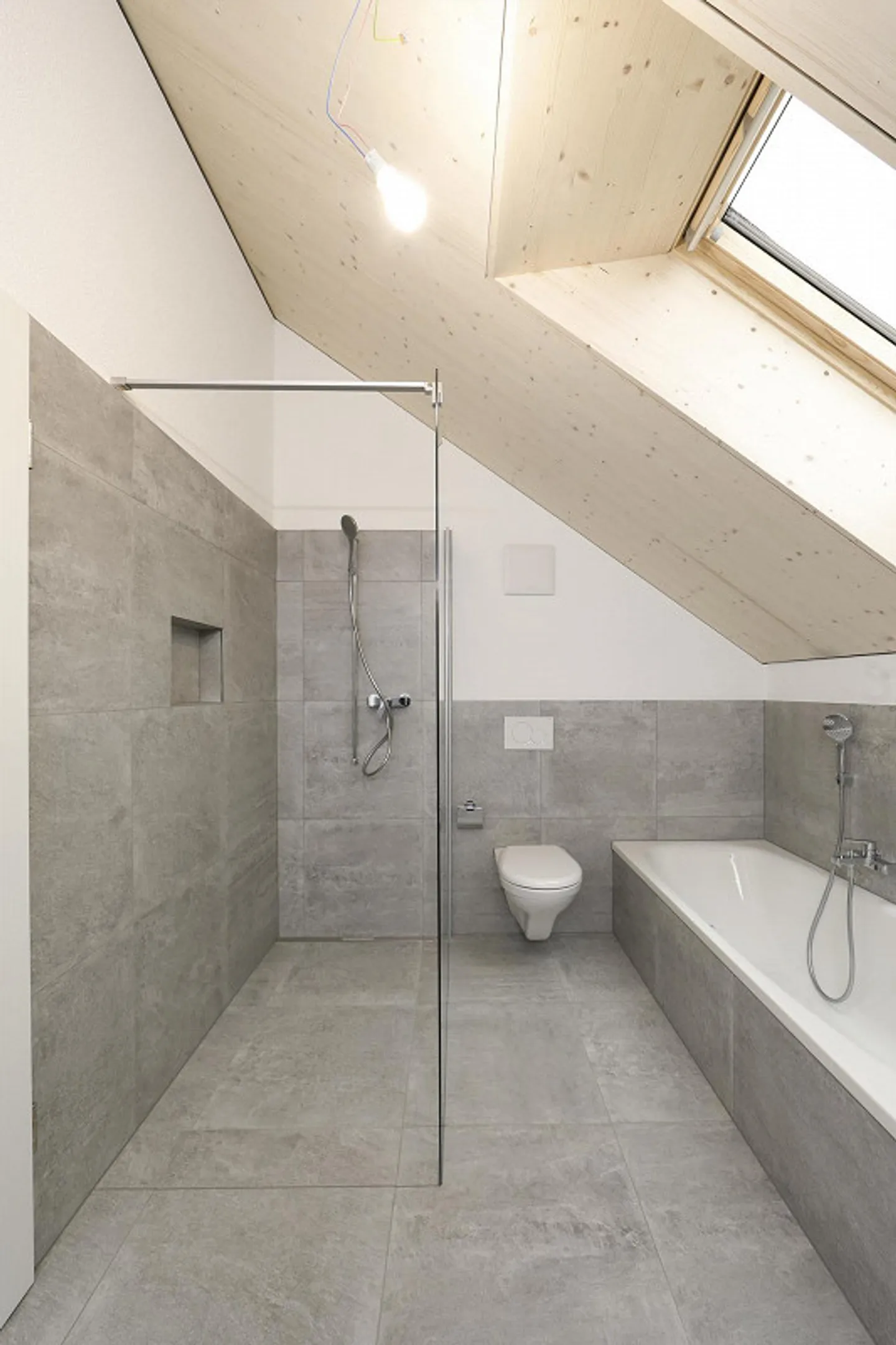 Ampio appartamento attico di 4,5 locali con standard di proprietà - Foto 5 di 12