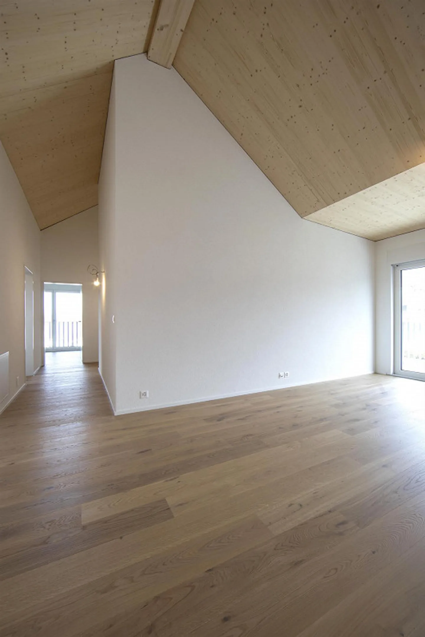 Ampio appartamento attico di 4,5 locali con standard di proprietà - Foto 10 di 12