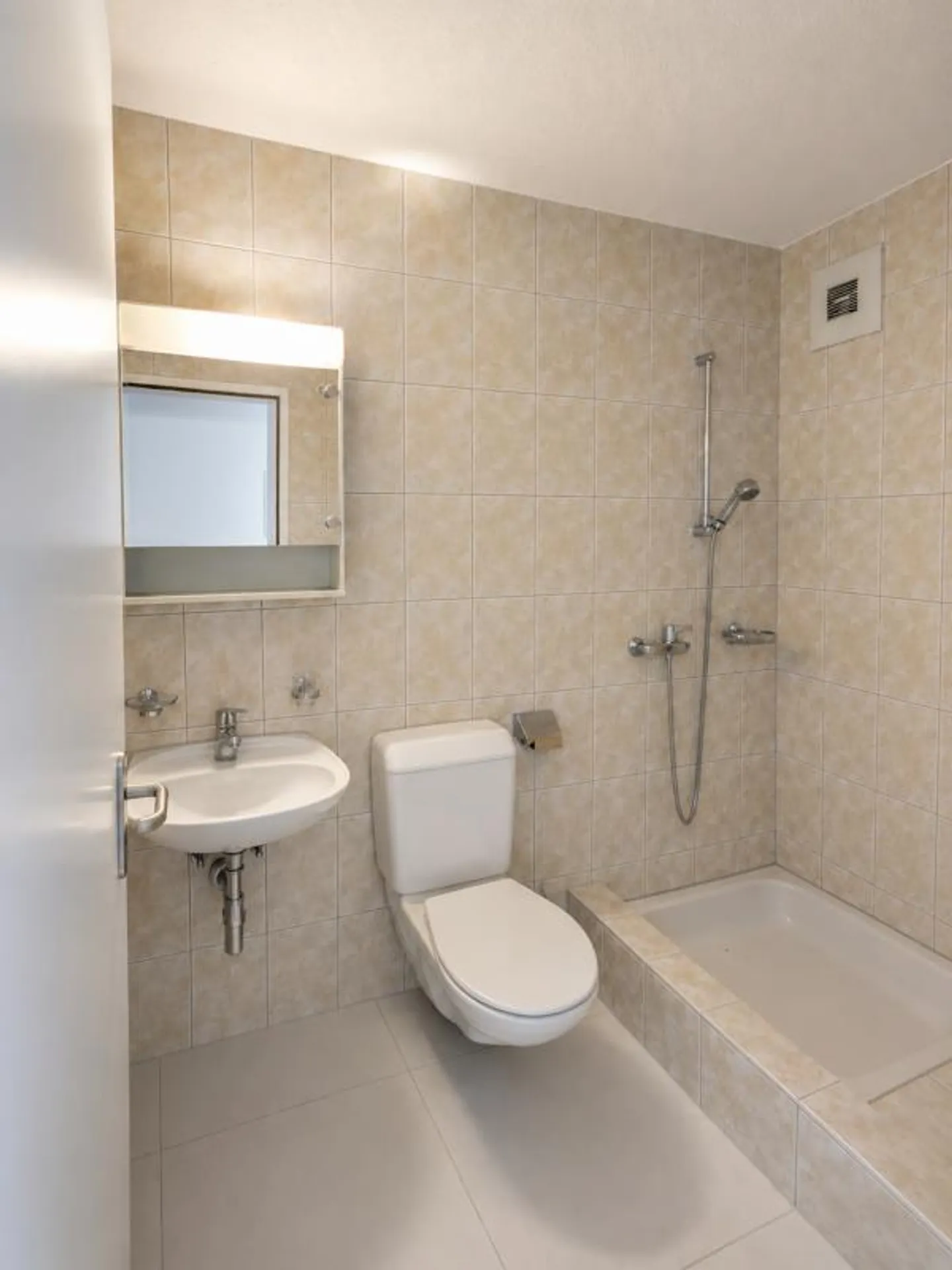 Gemütliche Dachwohnung mit Balkon - Foto 8 von 11