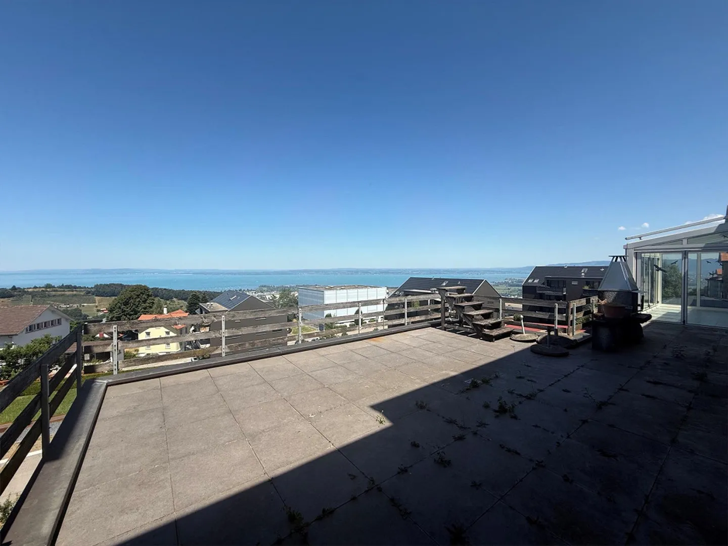 Appartement en duplex 4.5 pièces 1er/2ème étage avec vue sur le lac - Photo 2 sur 12