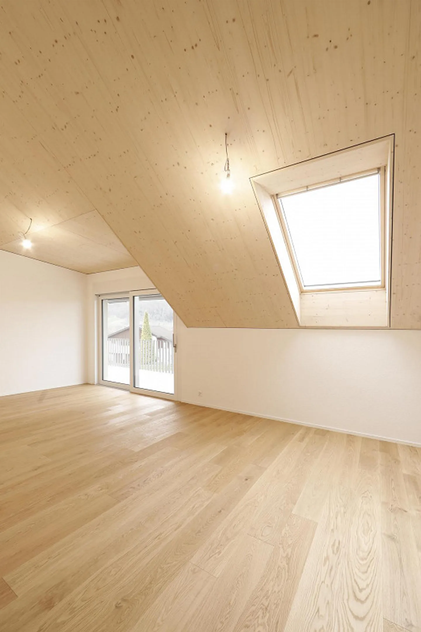 Ampio appartamento attico di 4,5 locali con standard di proprietà - Foto 3 di 12
